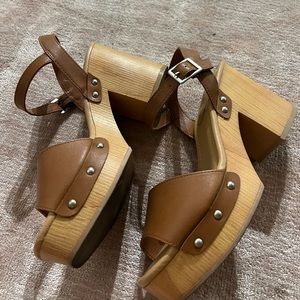 Universal threads heels
